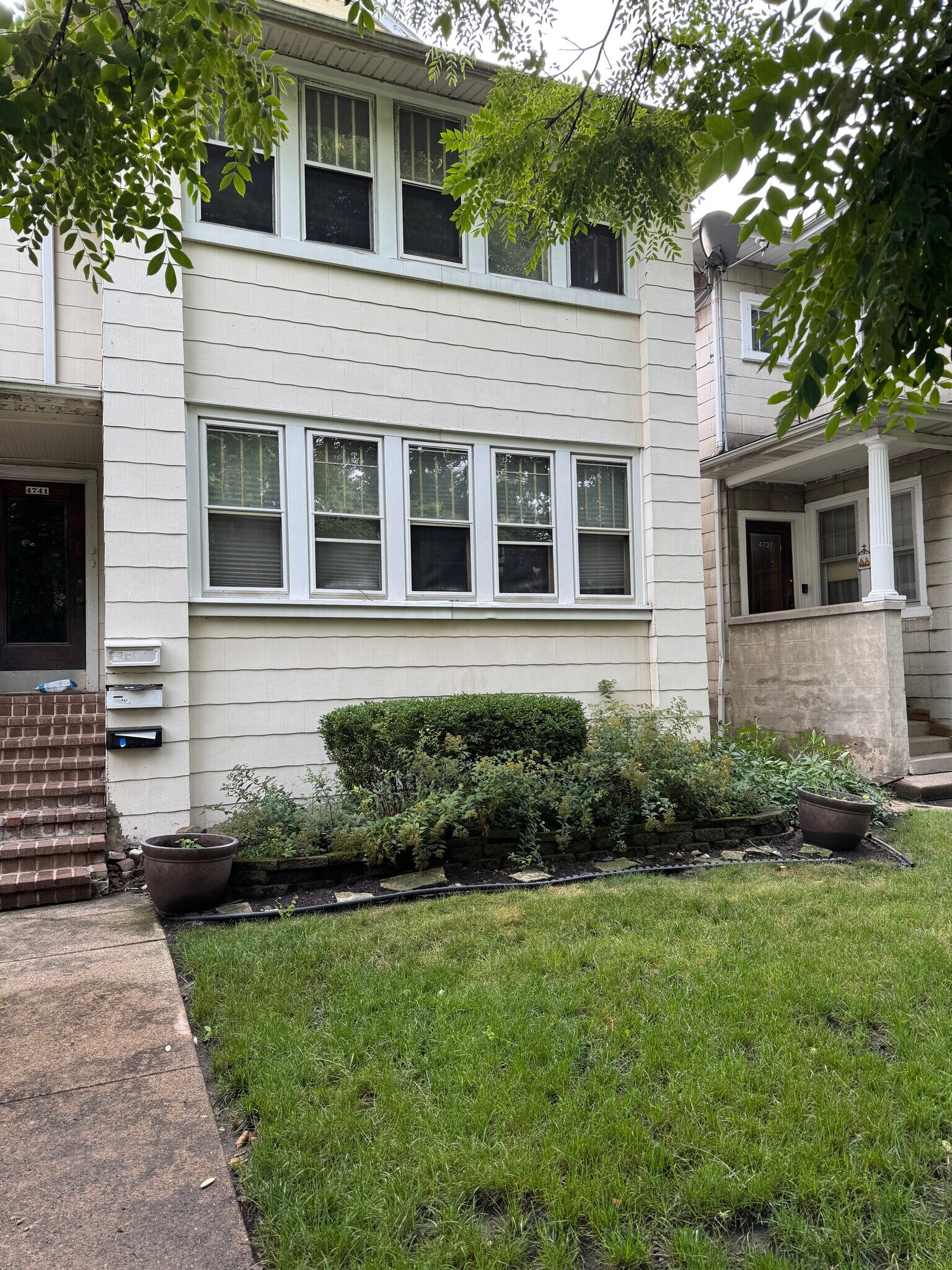 Building Photo - 4741 N Kilbourn Ave