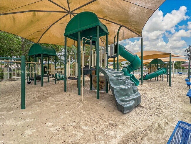 Building Photo - 1046 Golden Cane Dr