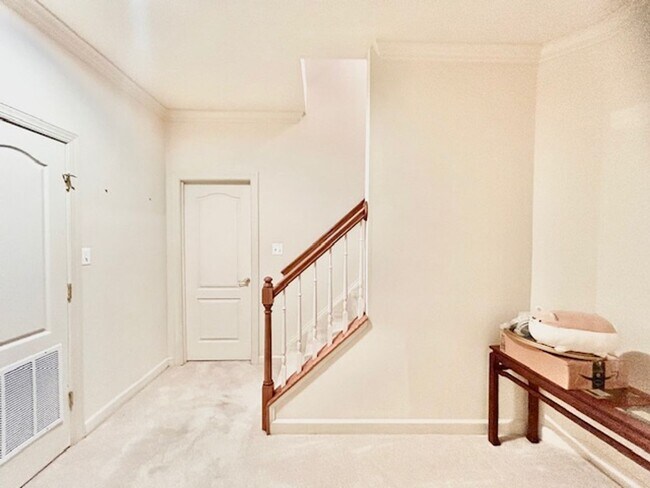 Building Photo - 10503 Aubinoe Farm Dr