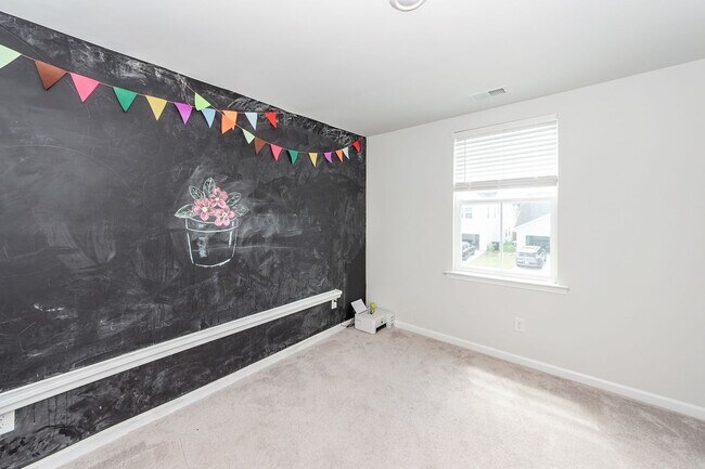 Building Photo - 6 Bedroom 4.5 Bath in Limehouse Village - Summerville