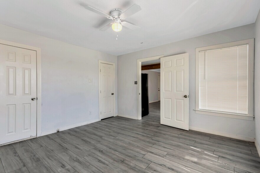 Building Photo - 305 N Robinson St