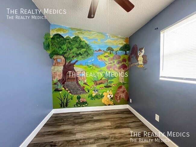 Building Photo - 1102 Egan Dr