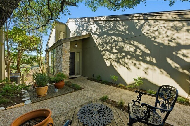 Building Photo - 1821 Westlake Dr