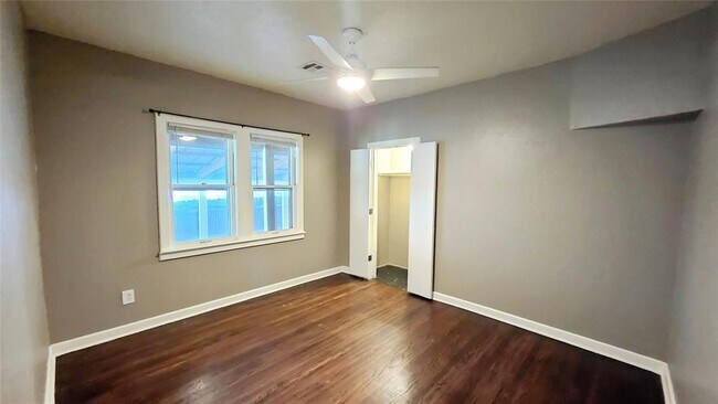 Building Photo - 704 NW 34th St