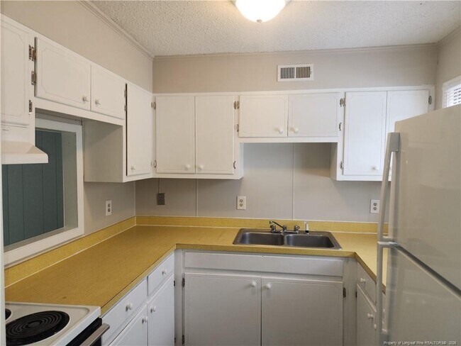 Building Photo - 4009 E Shephard St