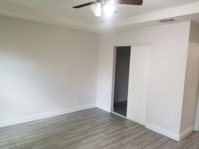 Building Photo - 1406 E Renfro St