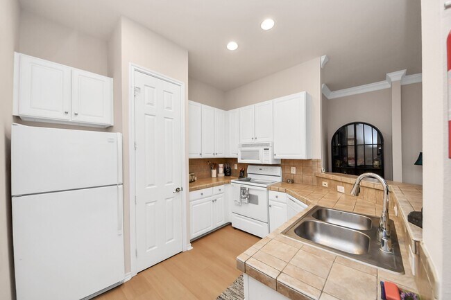 Building Photo - 2400 McCue Rd