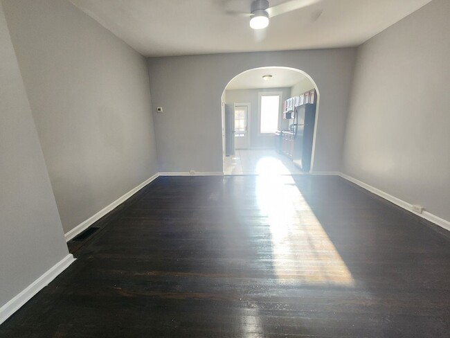 Building Photo - Beautiful 3 Bedroom 1.5 Bathroom East Balt...