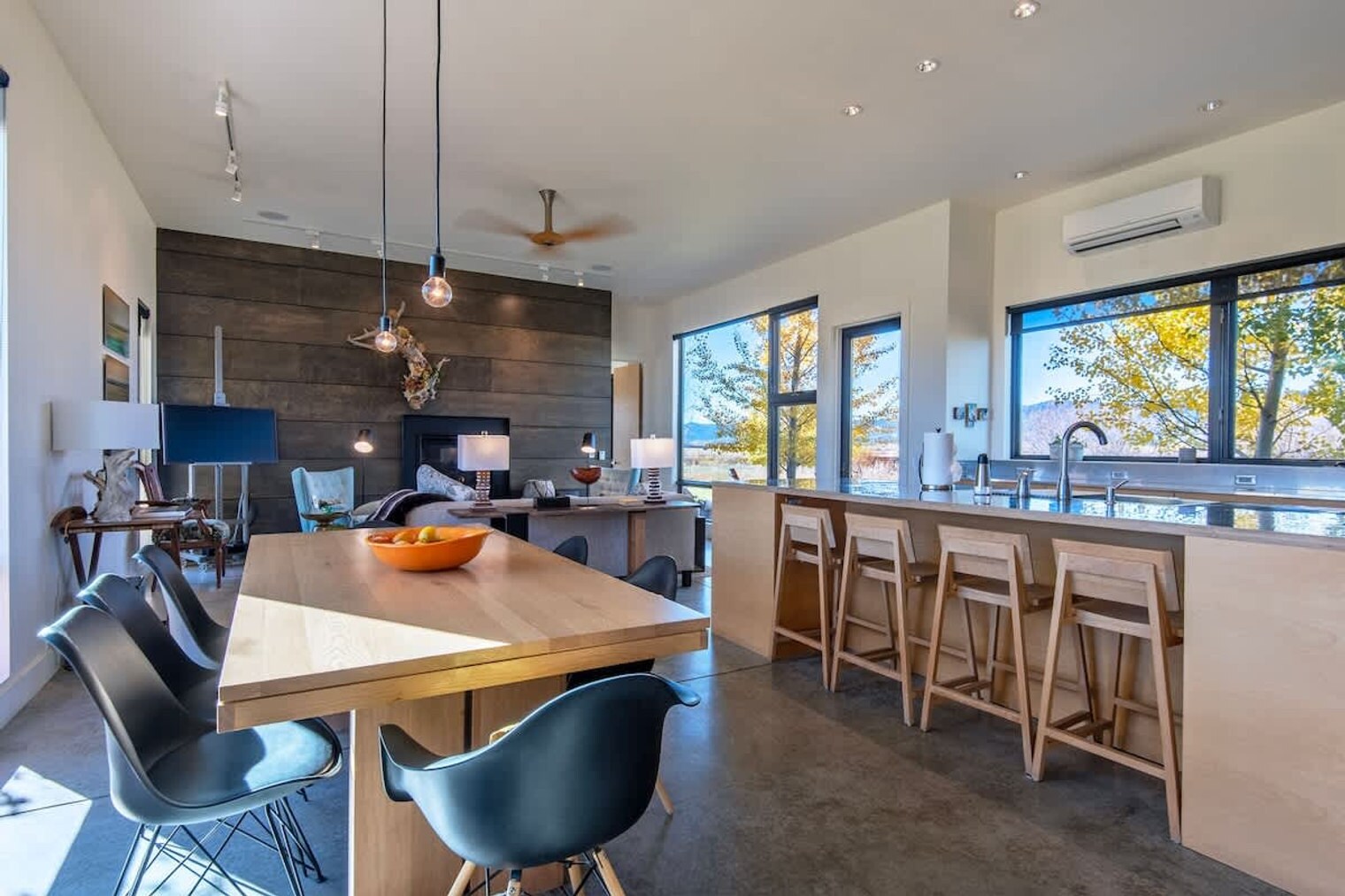 Building Photo - 5420 S 2000 W