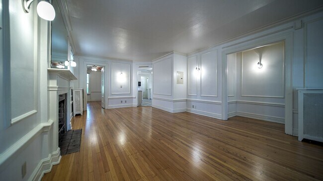 Building Photo - 412 N Carroll St