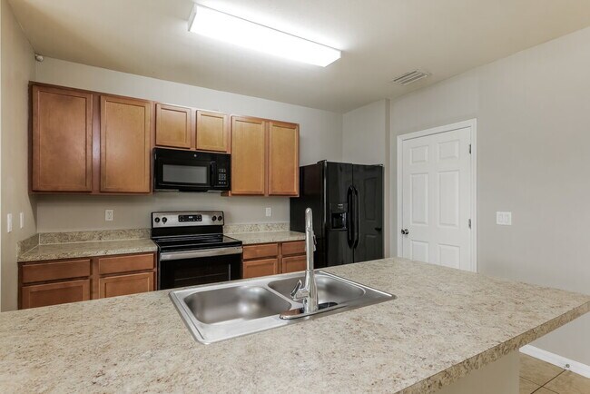 Building Photo - 2002 SE 12th St