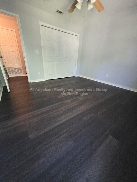 Building Photo - 707 Woodlawn Ave