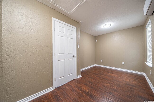 Building Photo - 821 Meadow Stone
