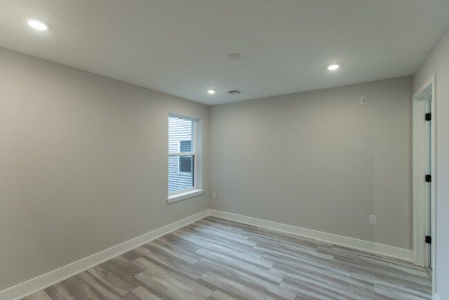 Building Photo - 665 N 35th St