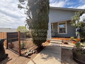 Building Photo - Updated Cottage - Downtown Roseville - 1 B...