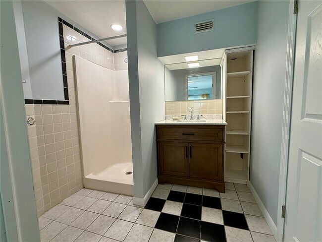 Building Photo - 4313 S Hubert Ave