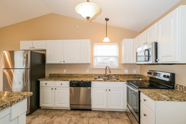 Building Photo - 2032 Belmont Dr