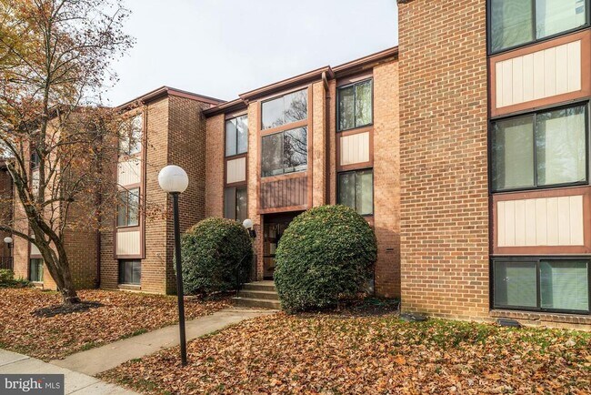 Building Photo - 9705 Kings Crown Ct