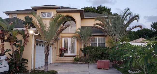 Building Photo - 5811 Crystal Rd