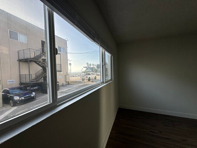 Building Photo - 21 Thornton Ave