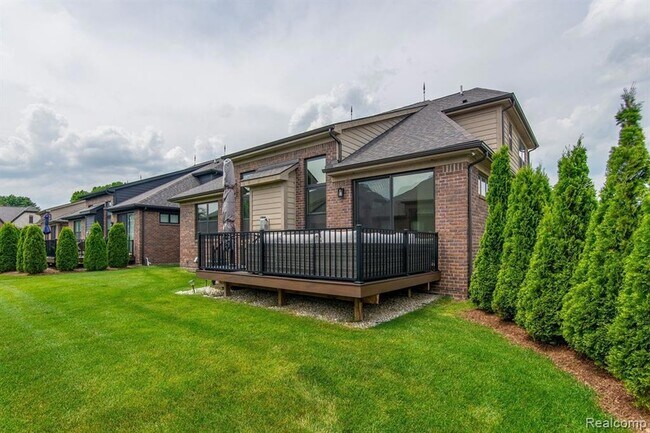Building Photo - 53081 Enclave Cir