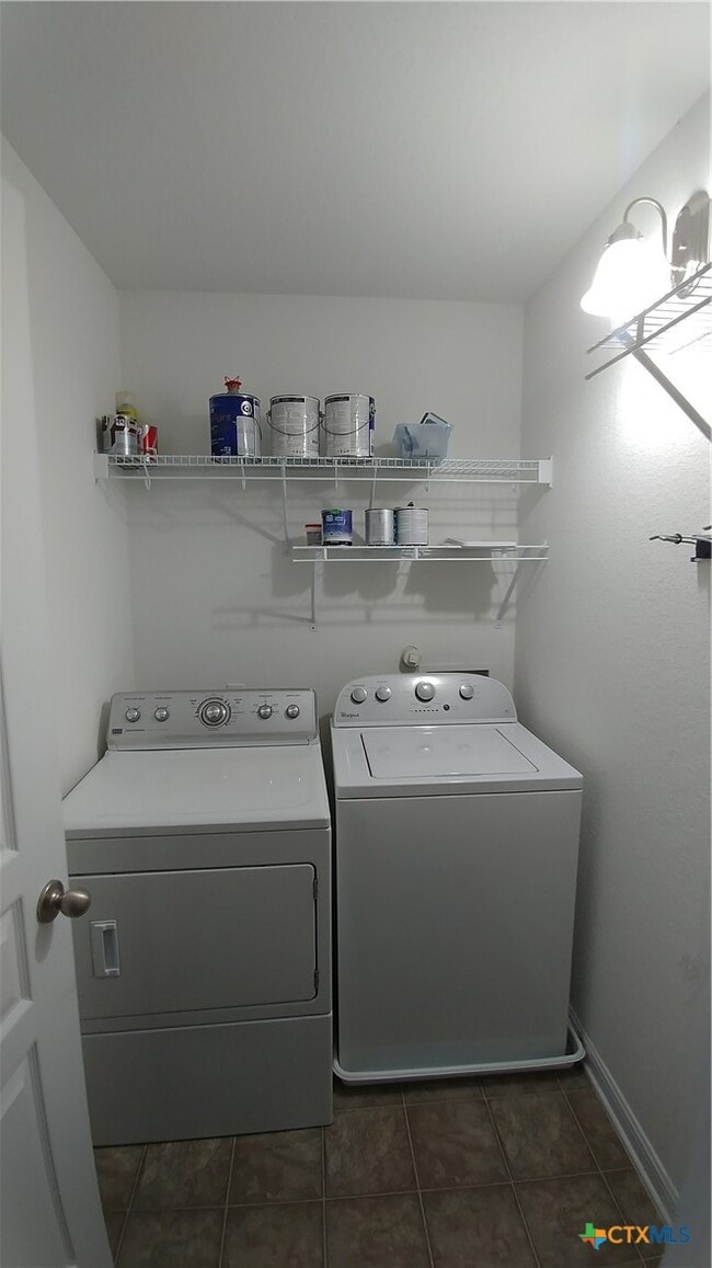 Building Photo - 112 Rush Haven AB