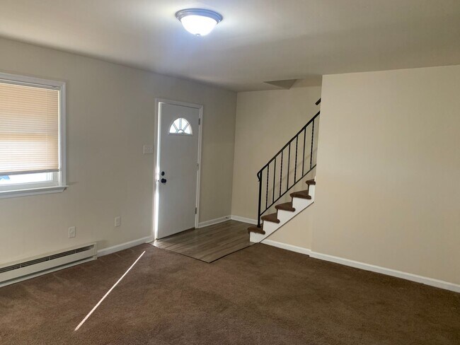 Building Photo - 3 Bedroom 1.5 Bathroom's