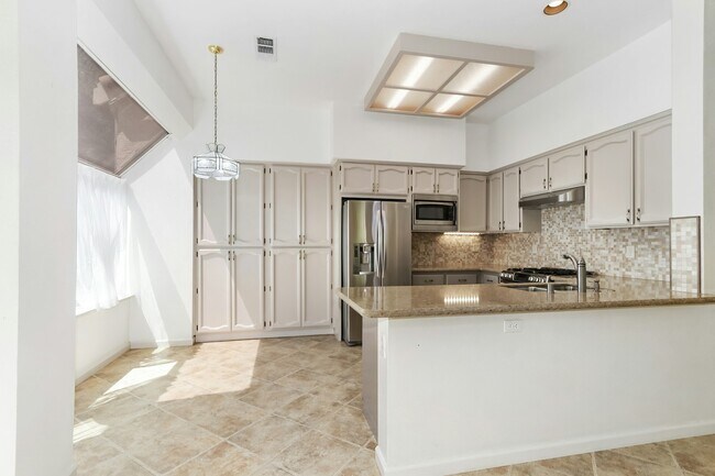 Building Photo - 2932 Prado Ln