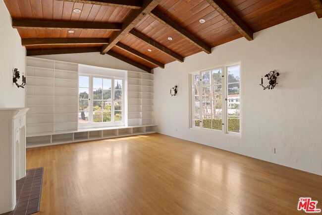 Building Photo - 6856 Los Altos Pl
