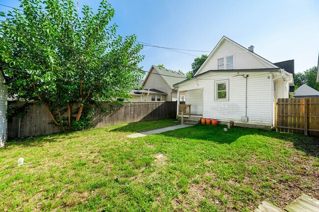 Building Photo - 906 Villa Ave