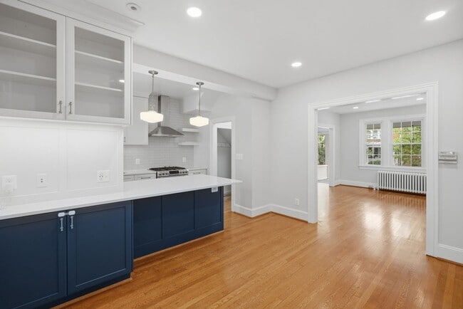 Building Photo - Glover Park Townhome | 4 Bed | 3.5 Bath | 2,500 Sf | Large Front Porch & Fenced-In Backyard w/ Deck