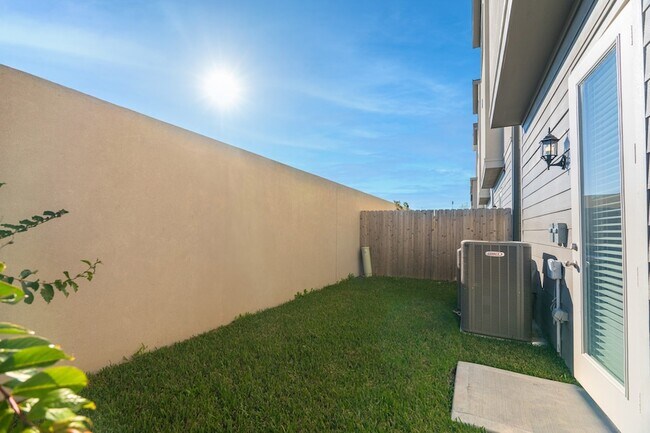 Building Photo - 498 S Centro Cir