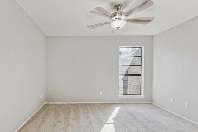 Building Photo - 9707 Richmond Ave.