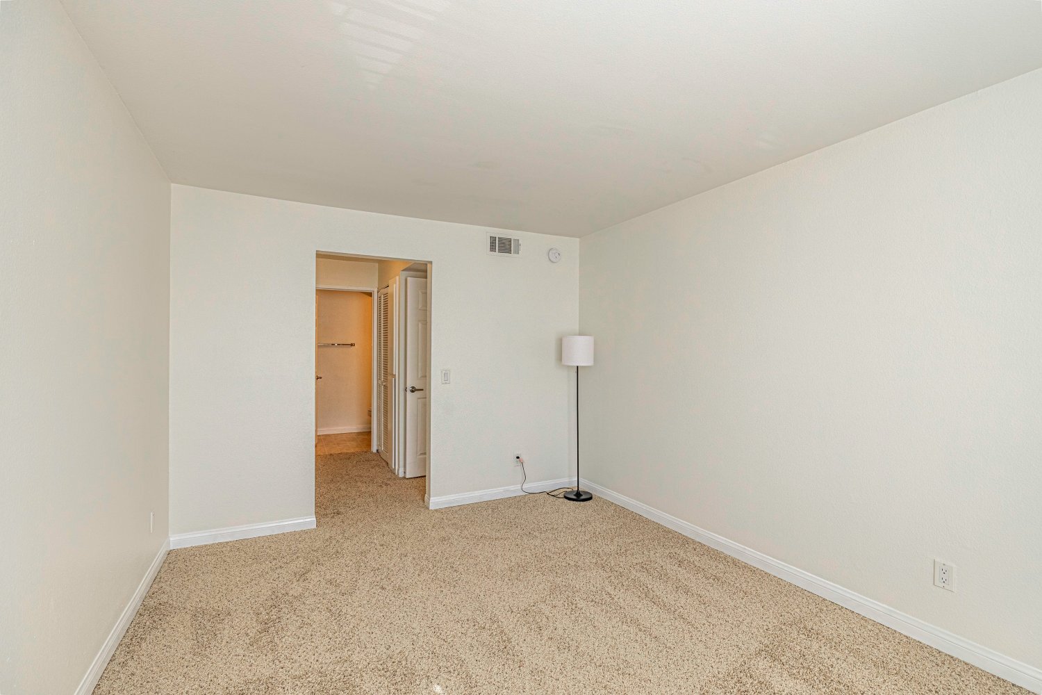 Building Photo - 5535 Canoga Ave