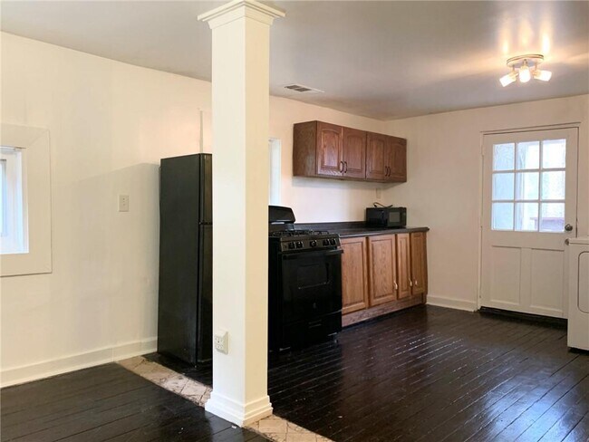 Primary Photo - 162 Ridgeland Ave