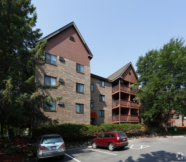 Woodstone Apartments - Woodstone