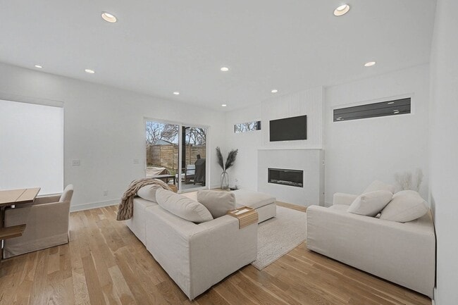 Building Photo - 2510 Barclay Dr