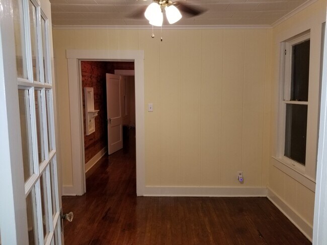 Building Photo - 922 Howard St