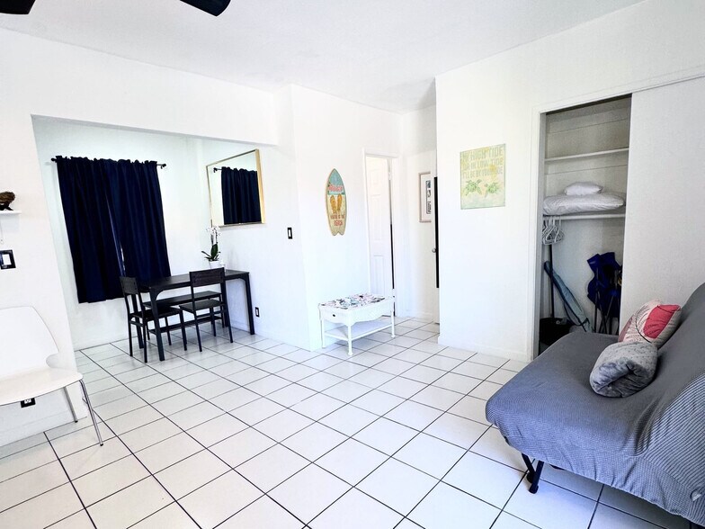 Building Photo - 322 Oregon St