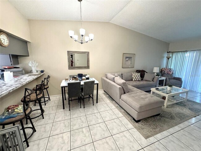 Building Photo - 7249 Parkside Villas Dr N