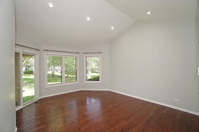 Building Photo - 229 Willow Pkwy