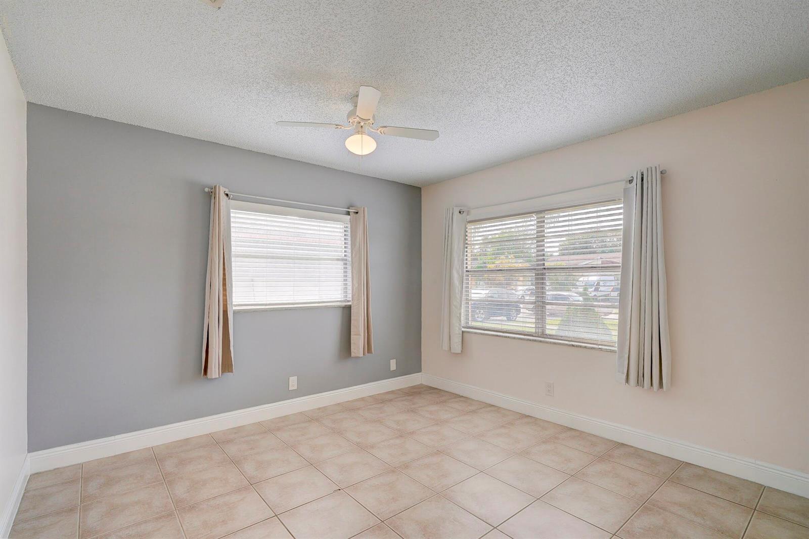 Building Photo - 3929 Kenas St