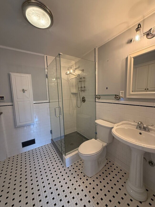Building Photo - Gorgeous 4 Bed, 3 Bath Haymount Home