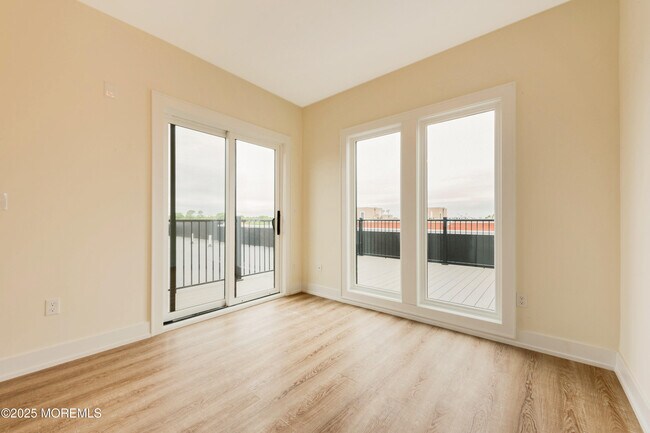 Building Photo - 700 Bangs Ave