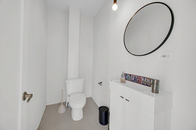 Building Photo - 1510 W Cullerton St