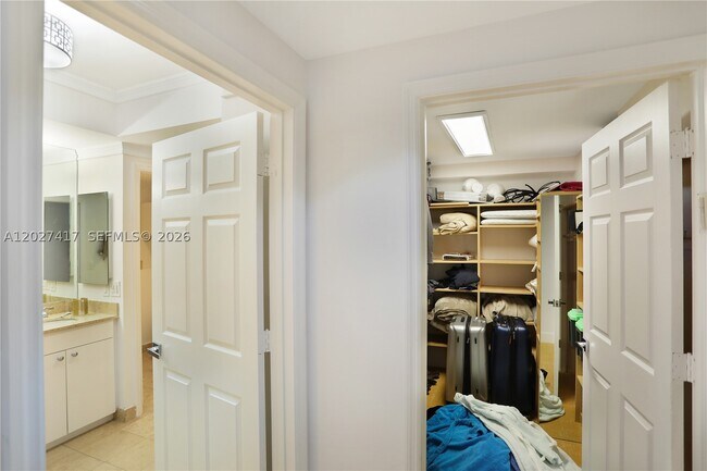 Building Photo - 4775 Collins Ave