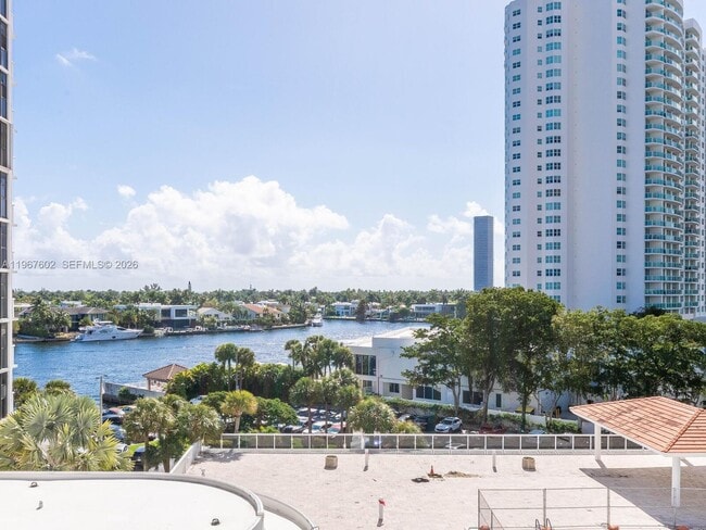 Building Photo - 20505 E Country Club Dr