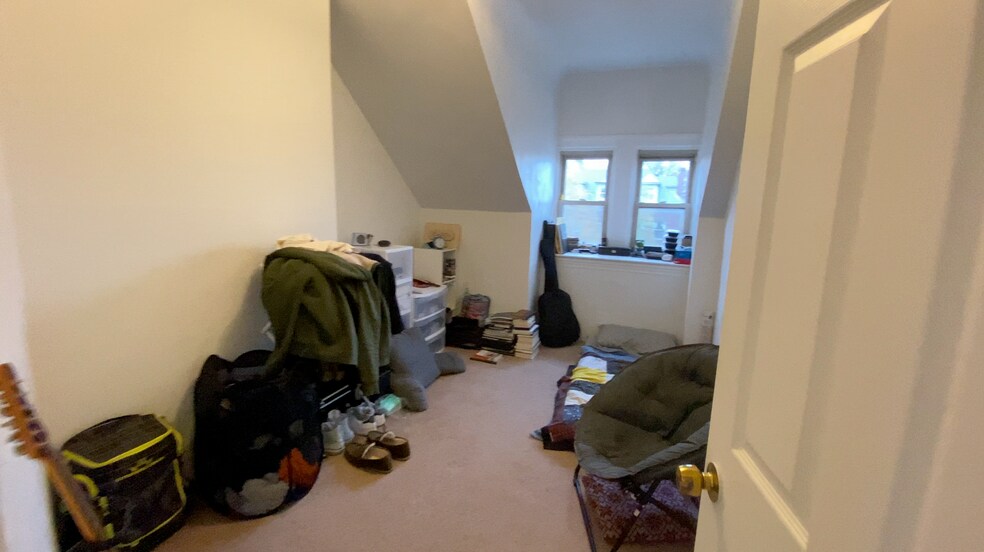 Building Photo - 5819 Bartlett St