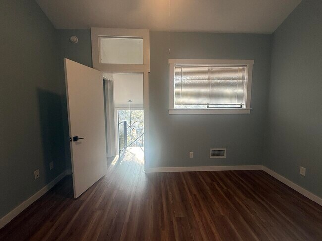 Building Photo - 300 Yacht Club Dr