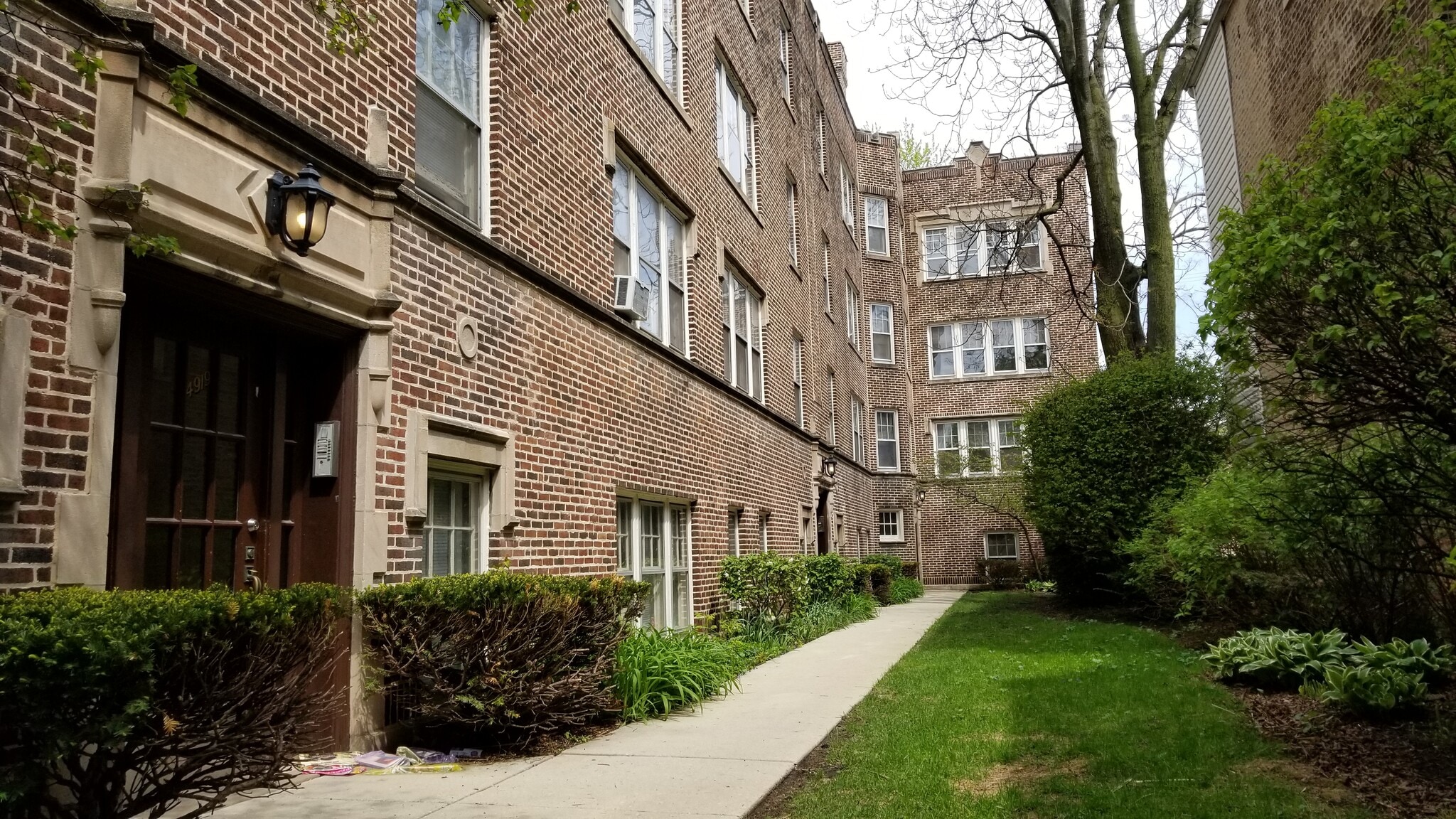 Building Photo - 4913 N Damen Ave